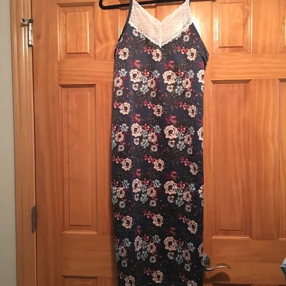 Nanette Lepore Nightgown - Picture 6 of 6